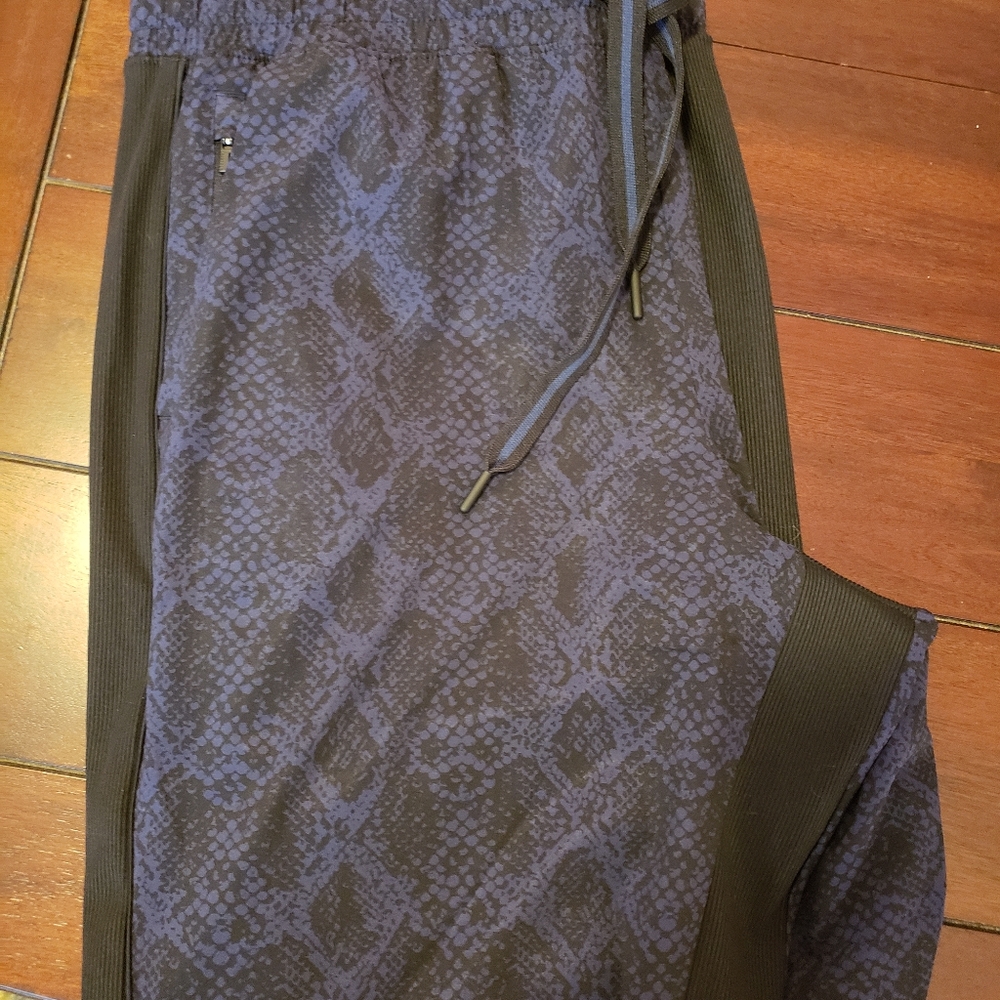 NWT Athleta Joggers, black and dark blue snake print.  Size 14